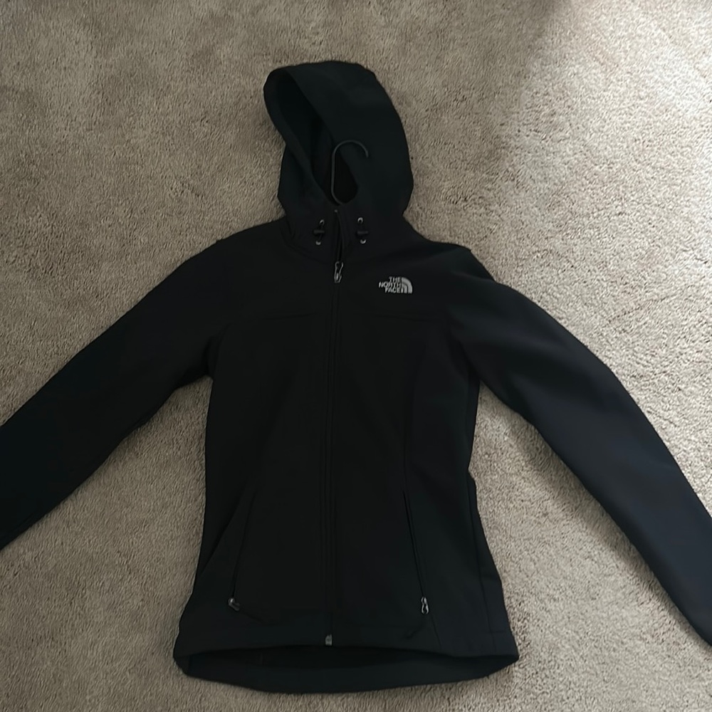 The north face women’s soft shell classic jacket with hood size XS LIKE NEW!!